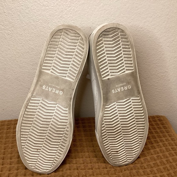 Sleek White Women's Sneakers - Picture 6 of 9